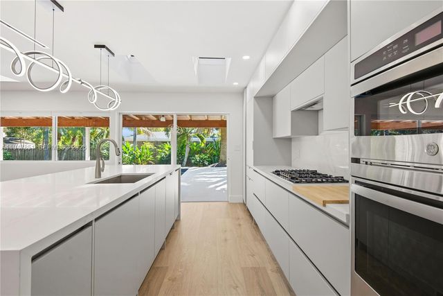 8420 SW 179th St, Palmetto Bay, FL 33157