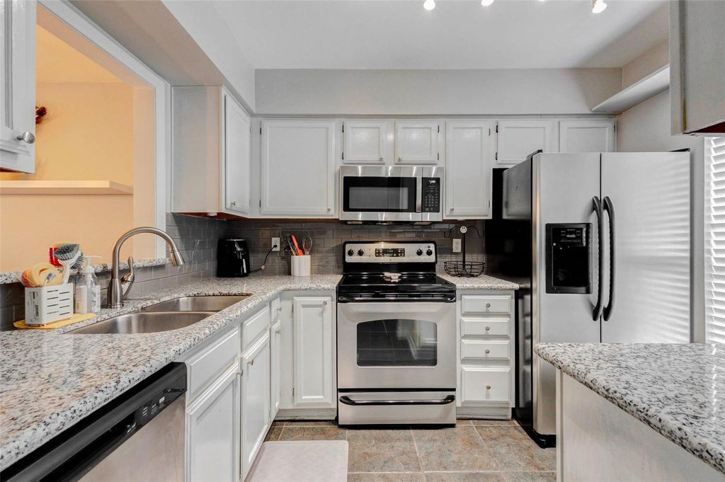 1212 Fairview Avenue A, Houston, TX 77006