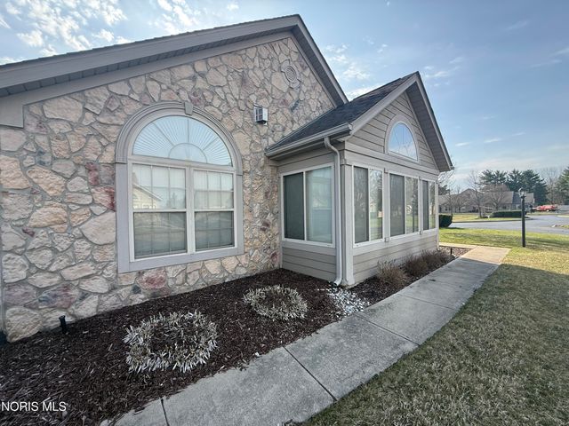 9882 Connor Lake Circle, Perrysburg, OH 43551
