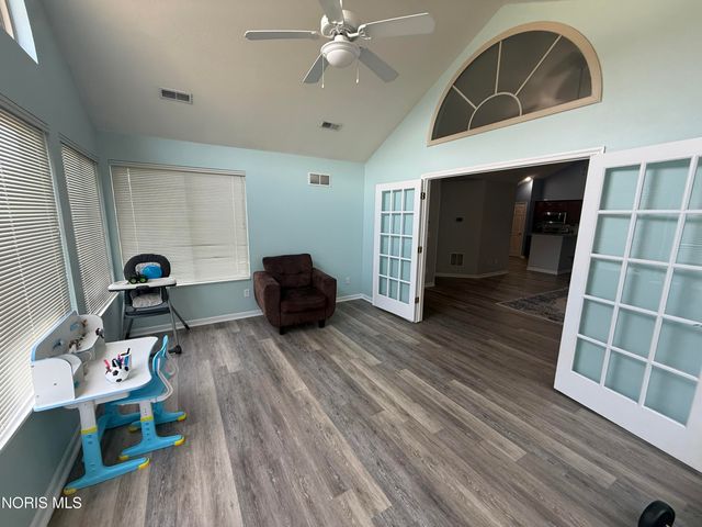 9882 Connor Lake Circle, Perrysburg, OH 43551