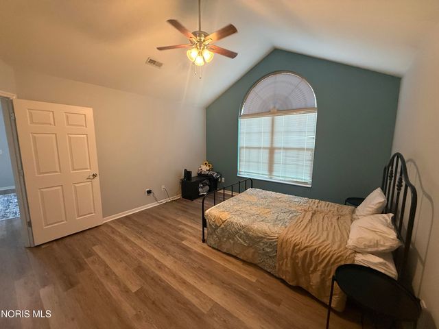 9882 Connor Lake Circle, Perrysburg, OH 43551