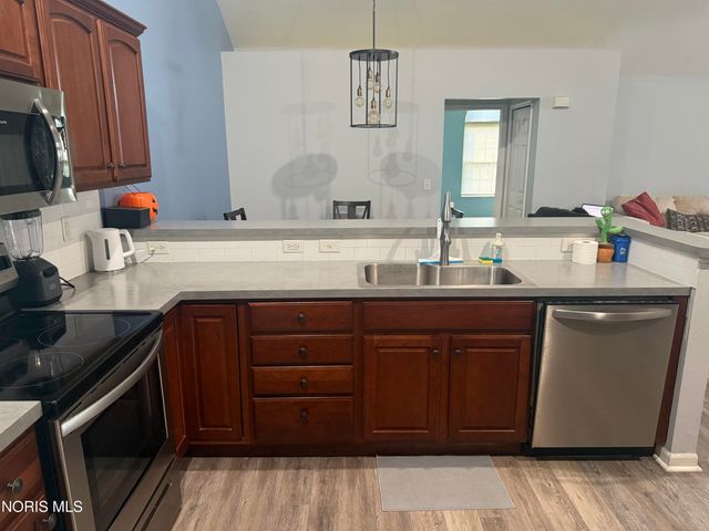 9882 Connor Lake Circle, Perrysburg, OH 43551