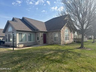 9882 Connor Lake Circle, Perrysburg, OH 43551