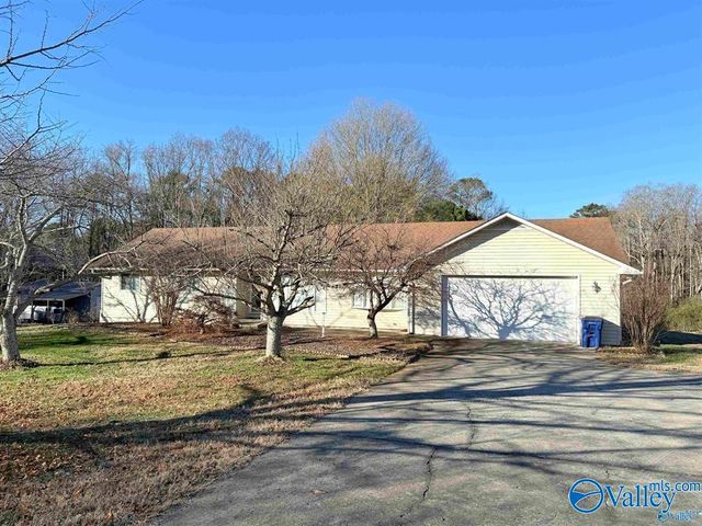 829 10th Street NW, Arab, AL 35016