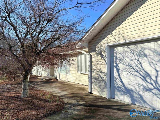 829 10th Street NW, Arab, AL 35016