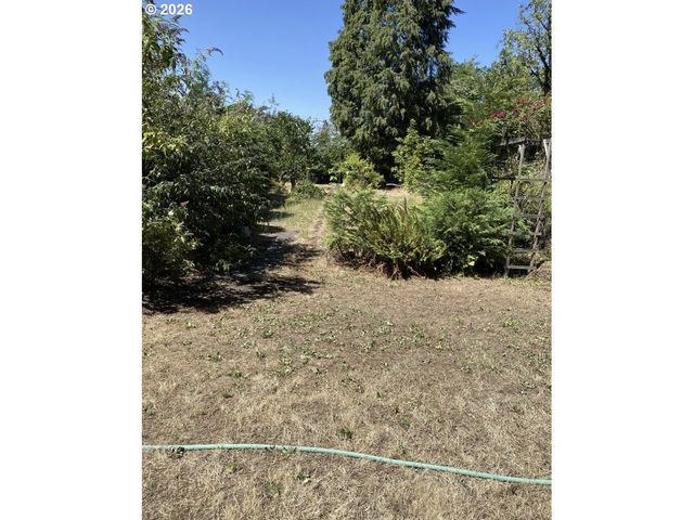 658 W FAIRVIEW Dr, Springfield, OR 97477