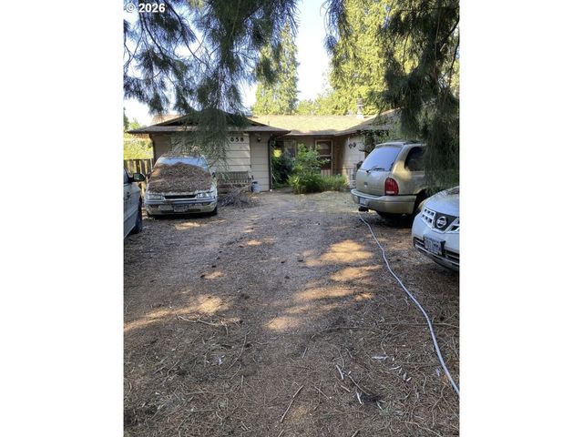 658 W FAIRVIEW Dr, Springfield, OR 97477