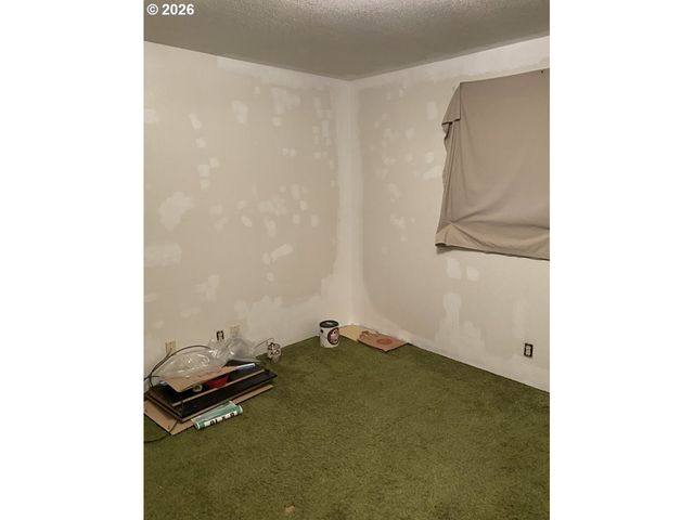 658 W FAIRVIEW Dr, Springfield, OR 97477