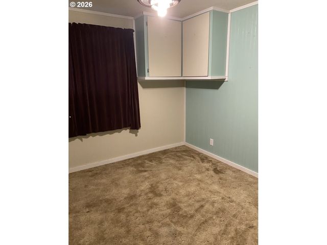 658 W FAIRVIEW Dr, Springfield, OR 97477