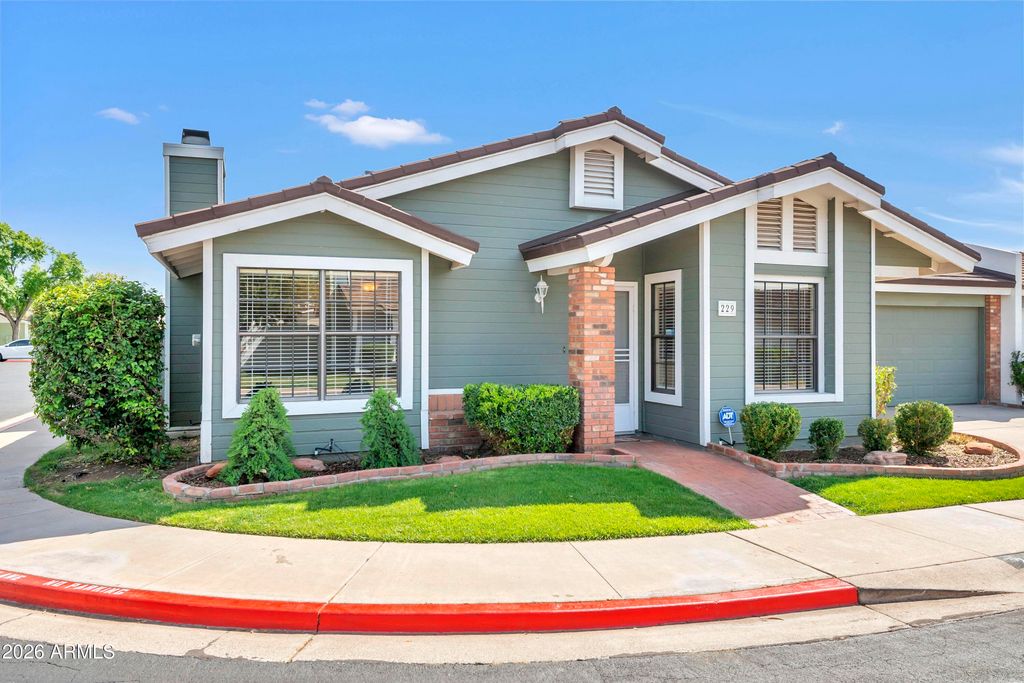229 E ANDERSON Avenue E, Phoenix, AZ 85022