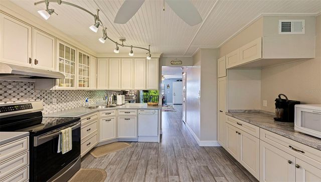 4910 BAY STREET NE 310, St Petersburg, FL 33703