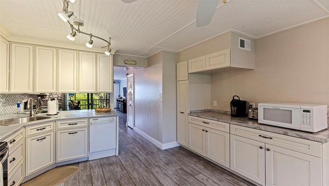 4910 BAY STREET NE 310, St Petersburg, FL 33703