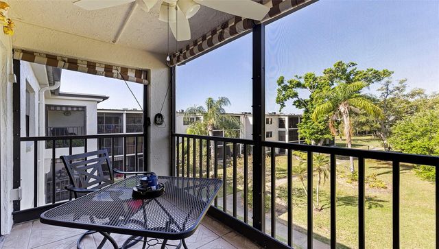 4910 BAY STREET NE 310, St Petersburg, FL 33703