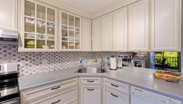 4910 BAY STREET NE 310, St Petersburg, FL 33703