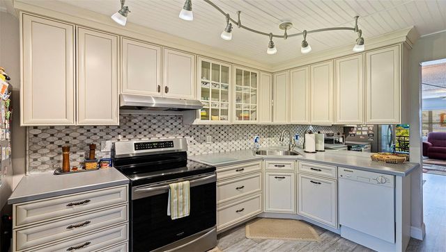 4910 BAY STREET NE 310, St Petersburg, FL 33703