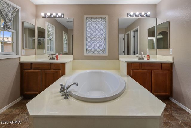 849 S HENRY Lane, Gilbert, AZ 85296