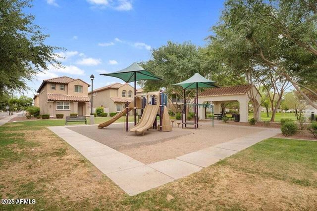 849 S HENRY Lane, Gilbert, AZ 85296