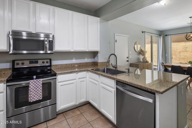 849 S HENRY Lane, Gilbert, AZ 85296