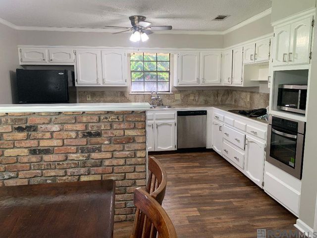 13433 Clear Oak Ave, Central, LA 70818