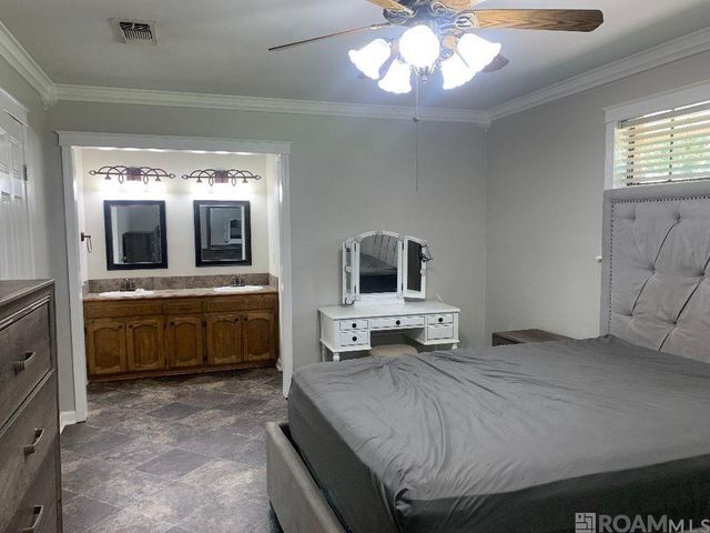 13433 Clear Oak Ave, Central, LA 70818