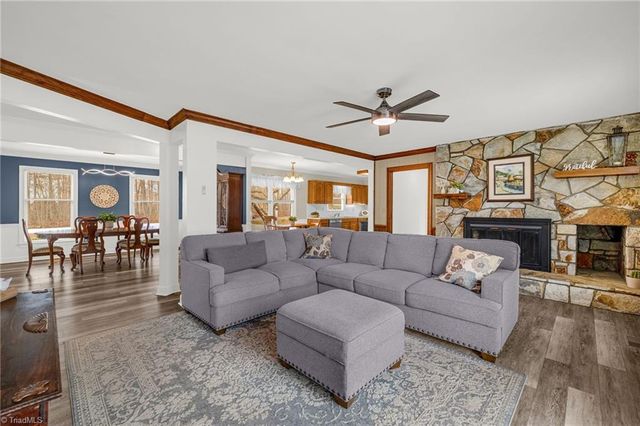 324 Mason Knoll Drive, Winston-salem, NC 27127