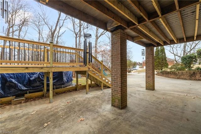 324 Mason Knoll Drive, Winston-salem, NC 27127