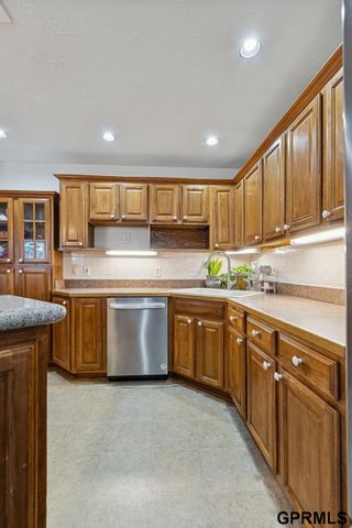 13809 X Circle, Omaha, NE 68137