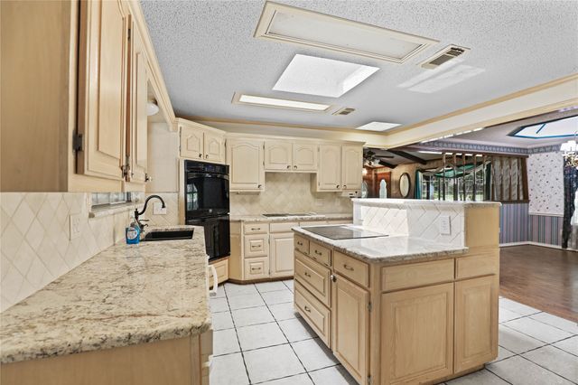 302 Wilcoxson Street, Farmersville, TX 75442