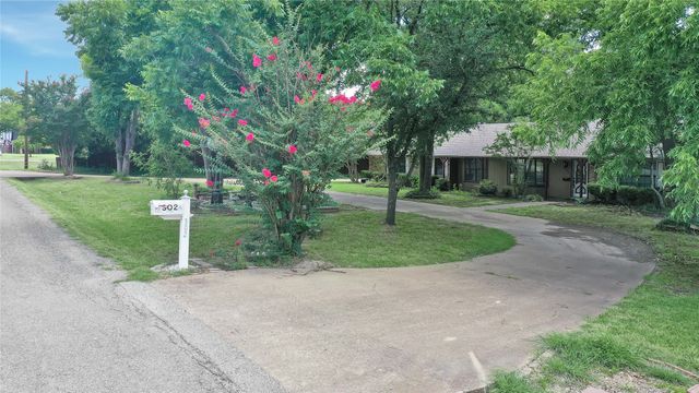 302 Wilcoxson Street, Farmersville, TX 75442