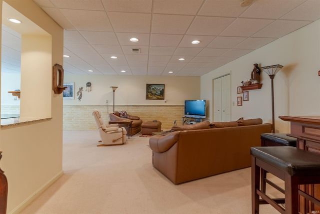285 Persimmon Circle, Boonville, IN 47601