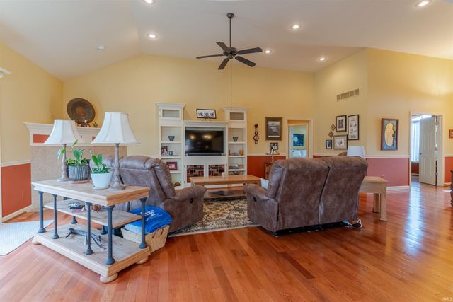 285 Persimmon Circle, Boonville, IN 47601