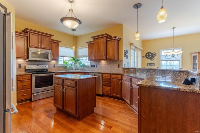 285 Persimmon Circle, Boonville, IN 47601