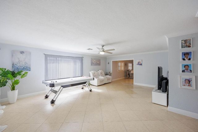 2578 Kentucky Street, West Palm Beach, FL 33406