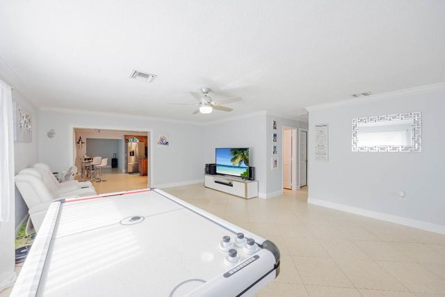 2578 Kentucky Street, West Palm Beach, FL 33406