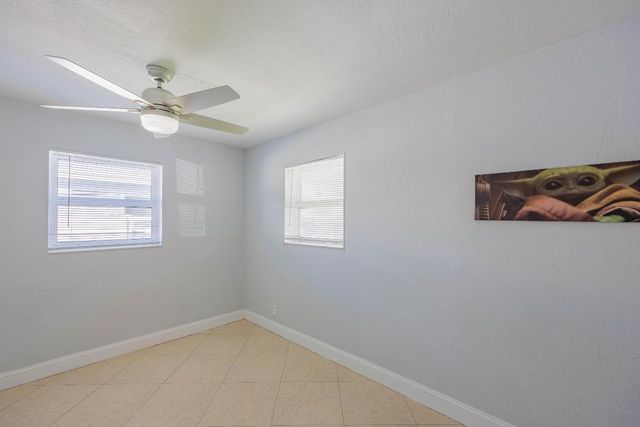 2578 Kentucky Street, West Palm Beach, FL 33406