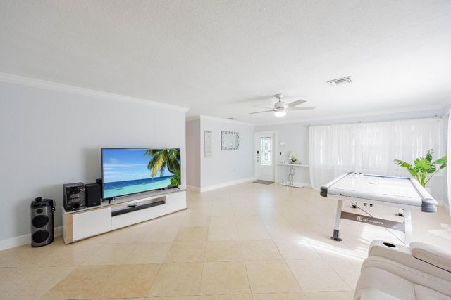 2578 Kentucky Street, West Palm Beach, FL 33406