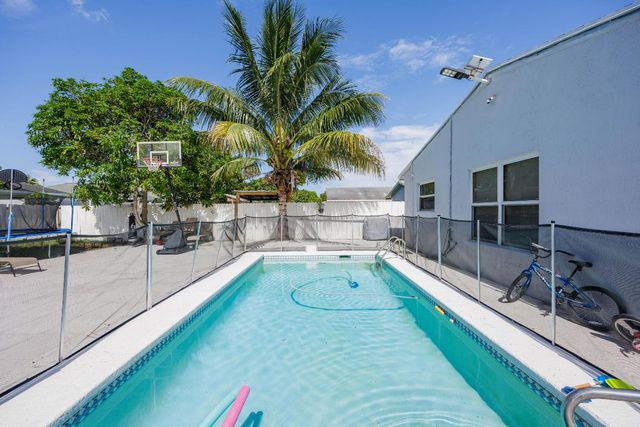 2578 Kentucky Street, West Palm Beach, FL 33406