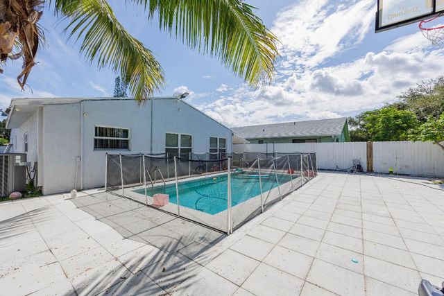 2578 Kentucky Street, West Palm Beach, FL 33406