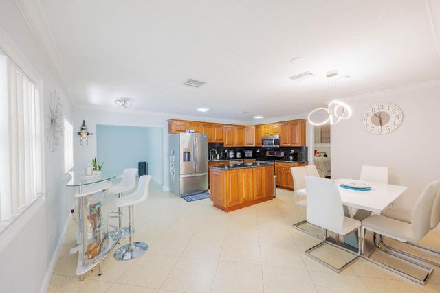 2578 Kentucky Street, West Palm Beach, FL 33406