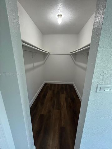1450 NE 151st St 101, Miami, FL 33162
