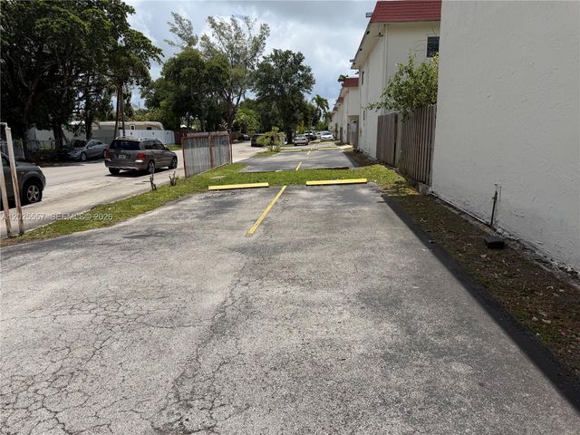 1450 NE 151st St 101, Miami, FL 33162