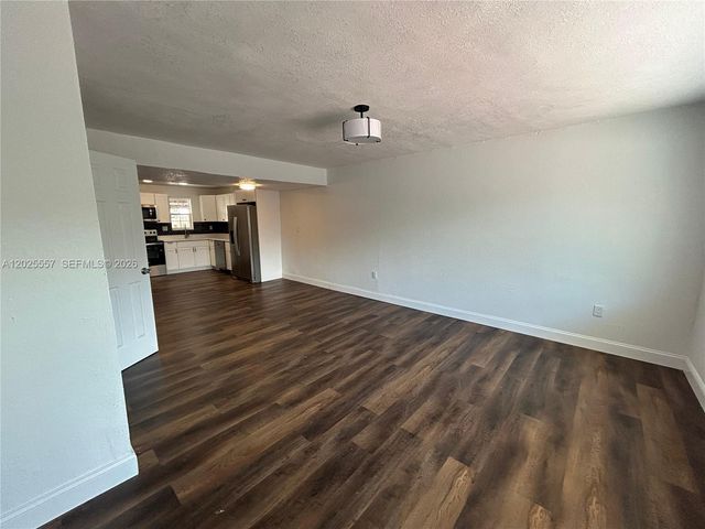 1450 NE 151st St 101, Miami, FL 33162