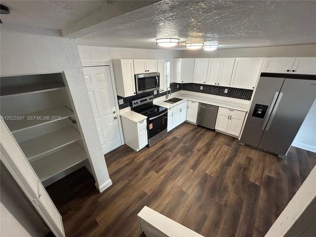 1450 NE 151st St 101, Miami, FL 33162