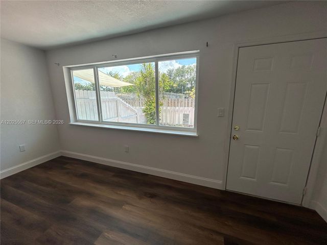 1450 NE 151st St 101, Miami, FL 33162