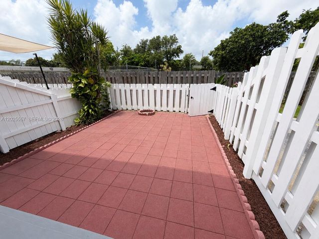 1450 NE 151st St 101, Miami, FL 33162