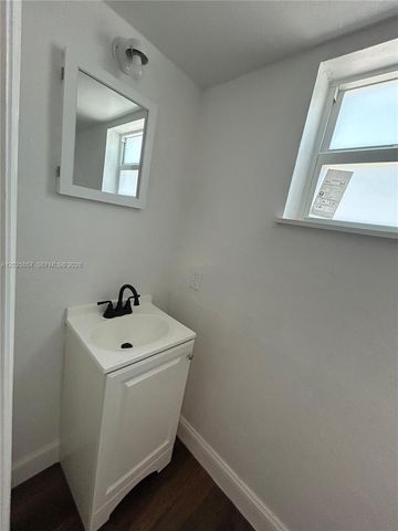 1450 NE 151st St 101, Miami, FL 33162