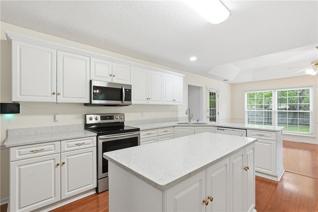 406 Cambridge Court, Hinesville, GA 31313