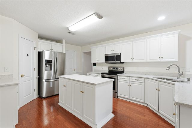 406 Cambridge Court, Hinesville, GA 31313