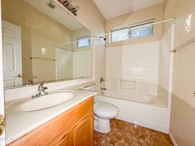 6874 W BLACKHAWK Drive, Glendale, AZ 85308