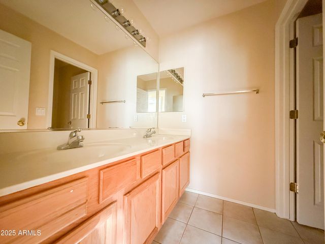 6874 W BLACKHAWK Drive, Glendale, AZ 85308